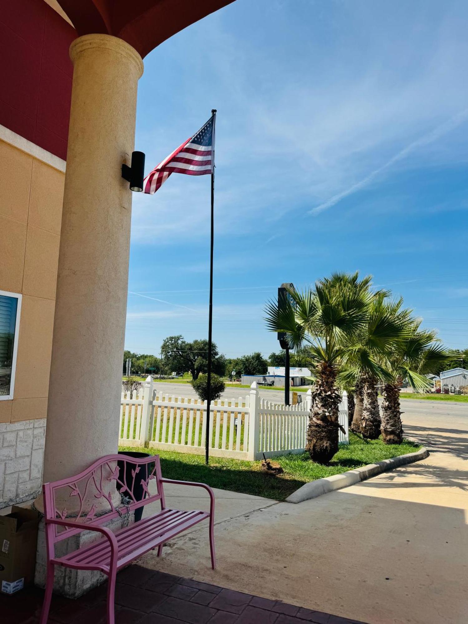 Floresville Executive Inn & Suites المظهر الخارجي الصورة