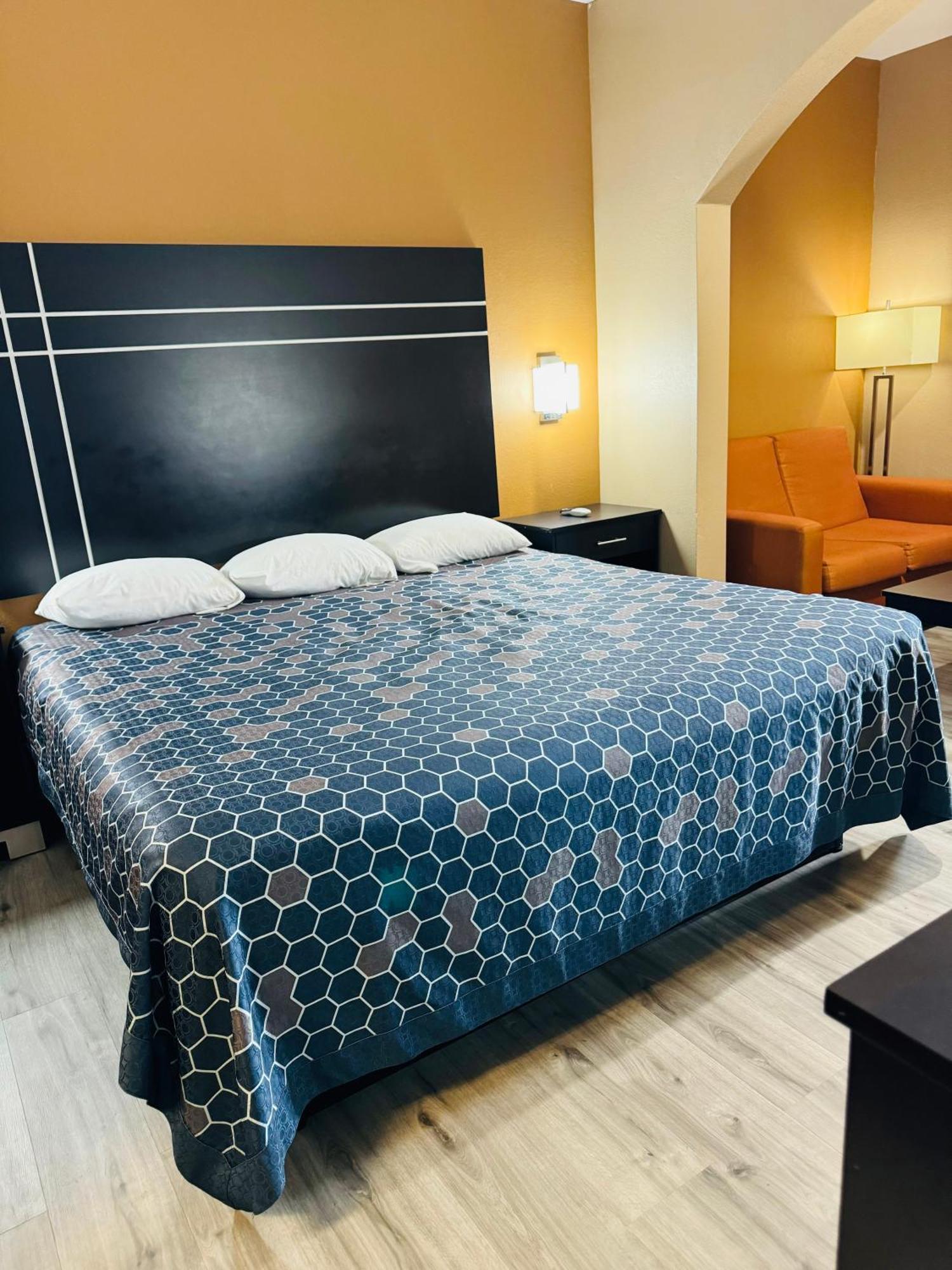 Floresville Executive Inn & Suites المظهر الخارجي الصورة