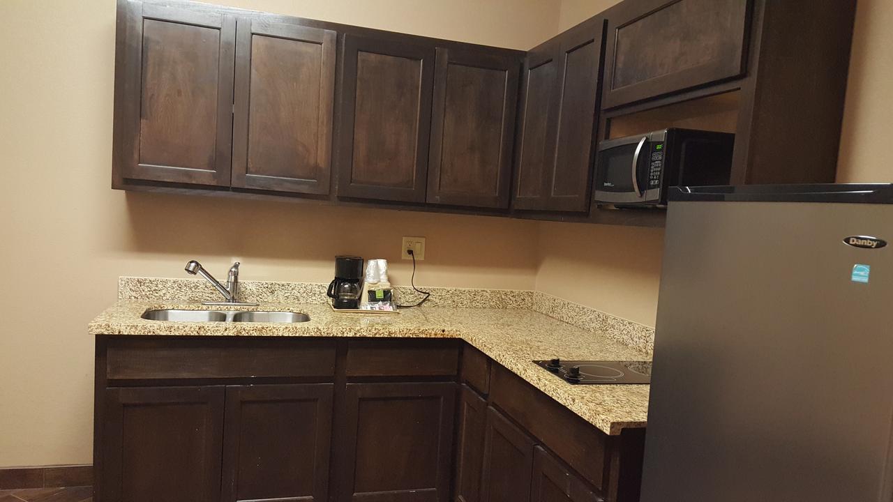 Floresville Executive Inn & Suites المظهر الخارجي الصورة